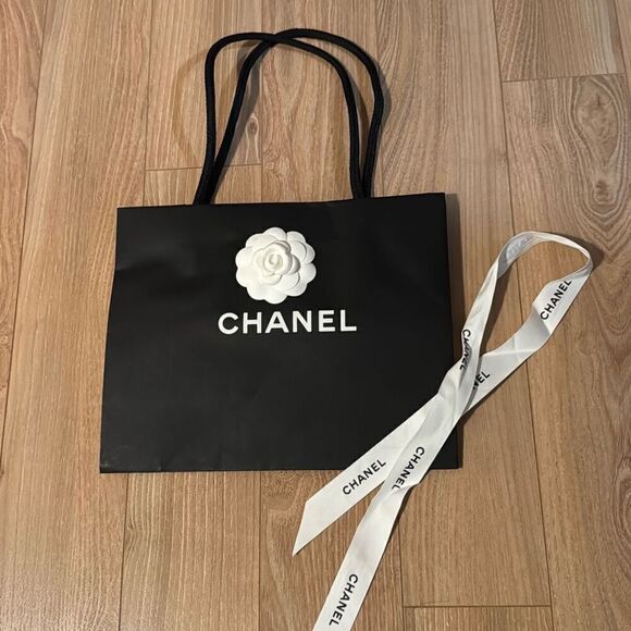 Chanel small shopping bag tote and ribbon with flower emblem/3d design with the - Picture 1 of 8